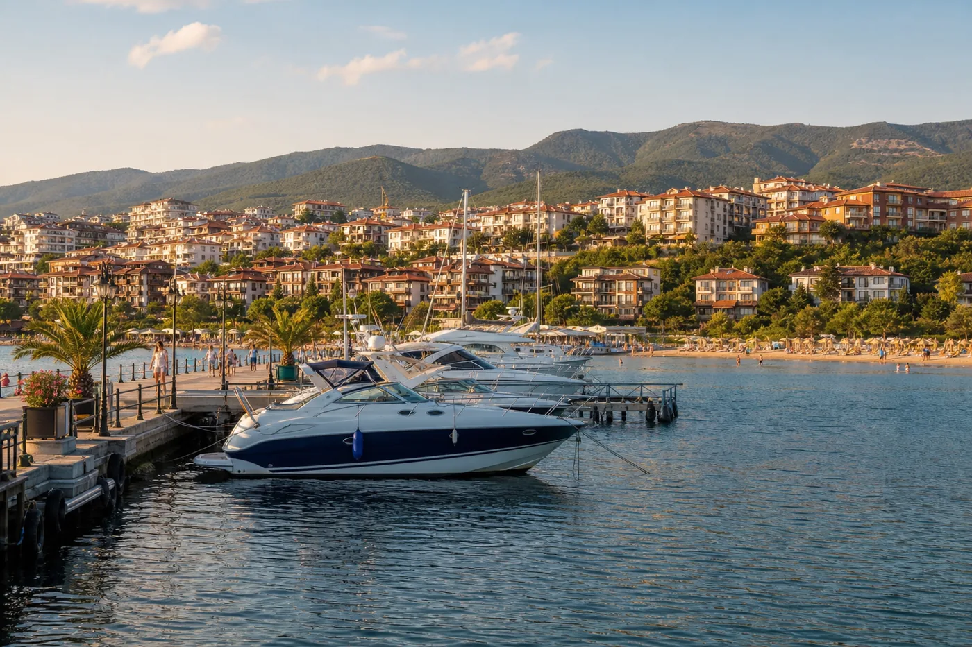 Marina, pláž a letovisko Svatý Vlas u Černého moře v Bulharsku